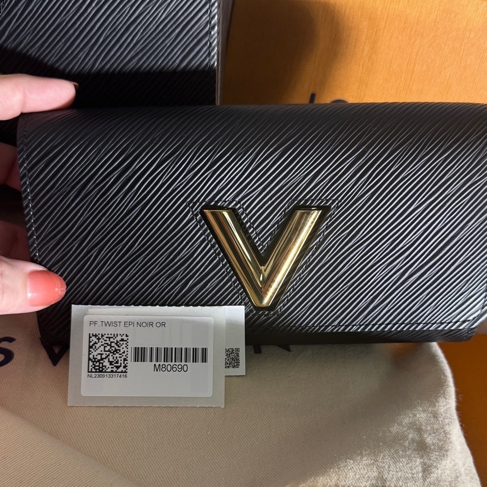 Louis Vuitton Black EPI Twist with Gold Accents and Matching Wallet- - Picture 6 of 16